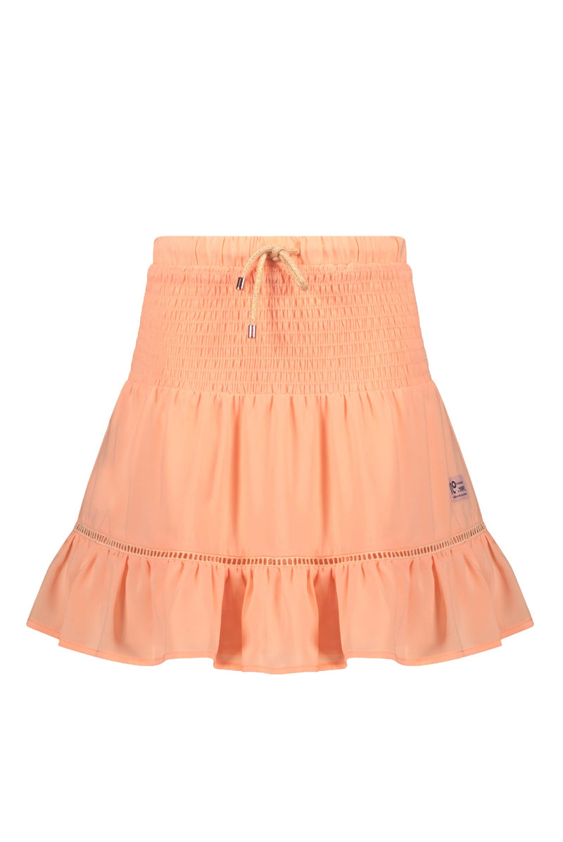 Meisjes Noor solid short skirt with smocked waistband van NoNo in de kleur Melon in maat 134-140.