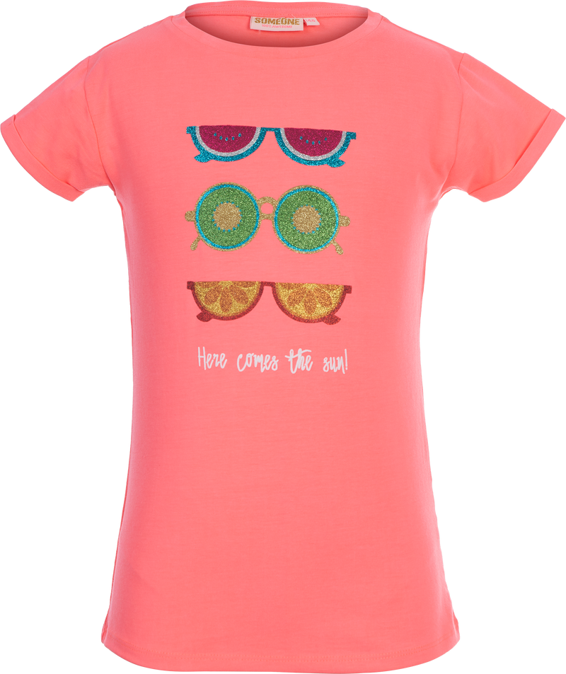 Meisjes T-shirt Here comes the Sun! van Someone in de kleur FLUO CORAL in maat 140.