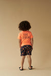 Jongens T-shirt - Captain Ortega van Sturdy in de kleur Neon Koraal in maat 128.