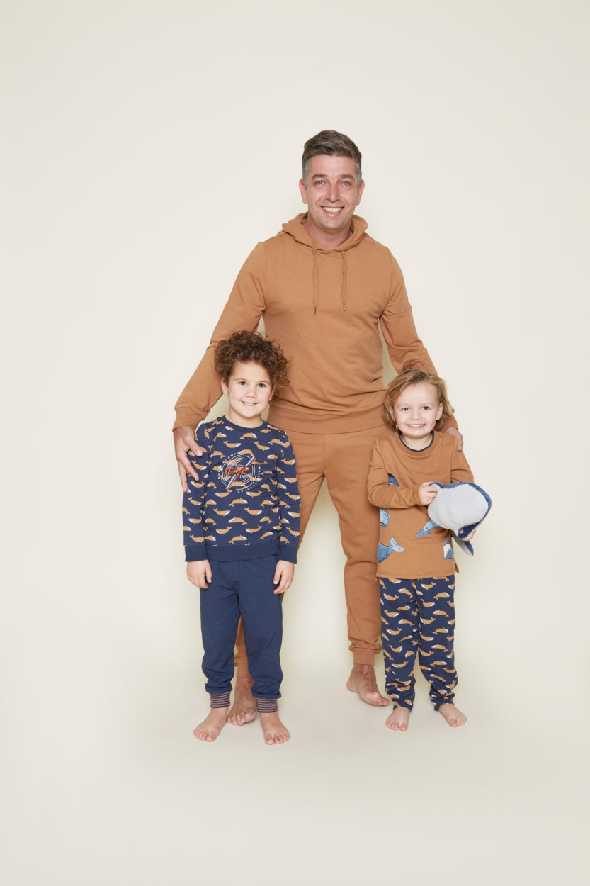 Jongens Boys pyjama set van Charlie Choe in de kleur Camel in maat 146-152.