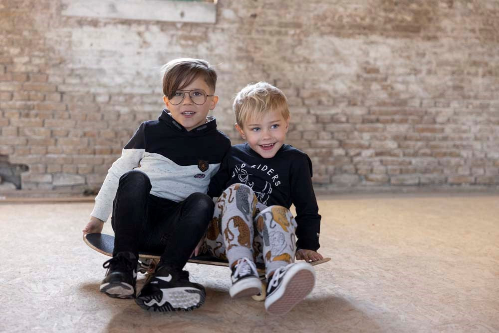 Sturdy Sweater Wild Riders - On A Roll