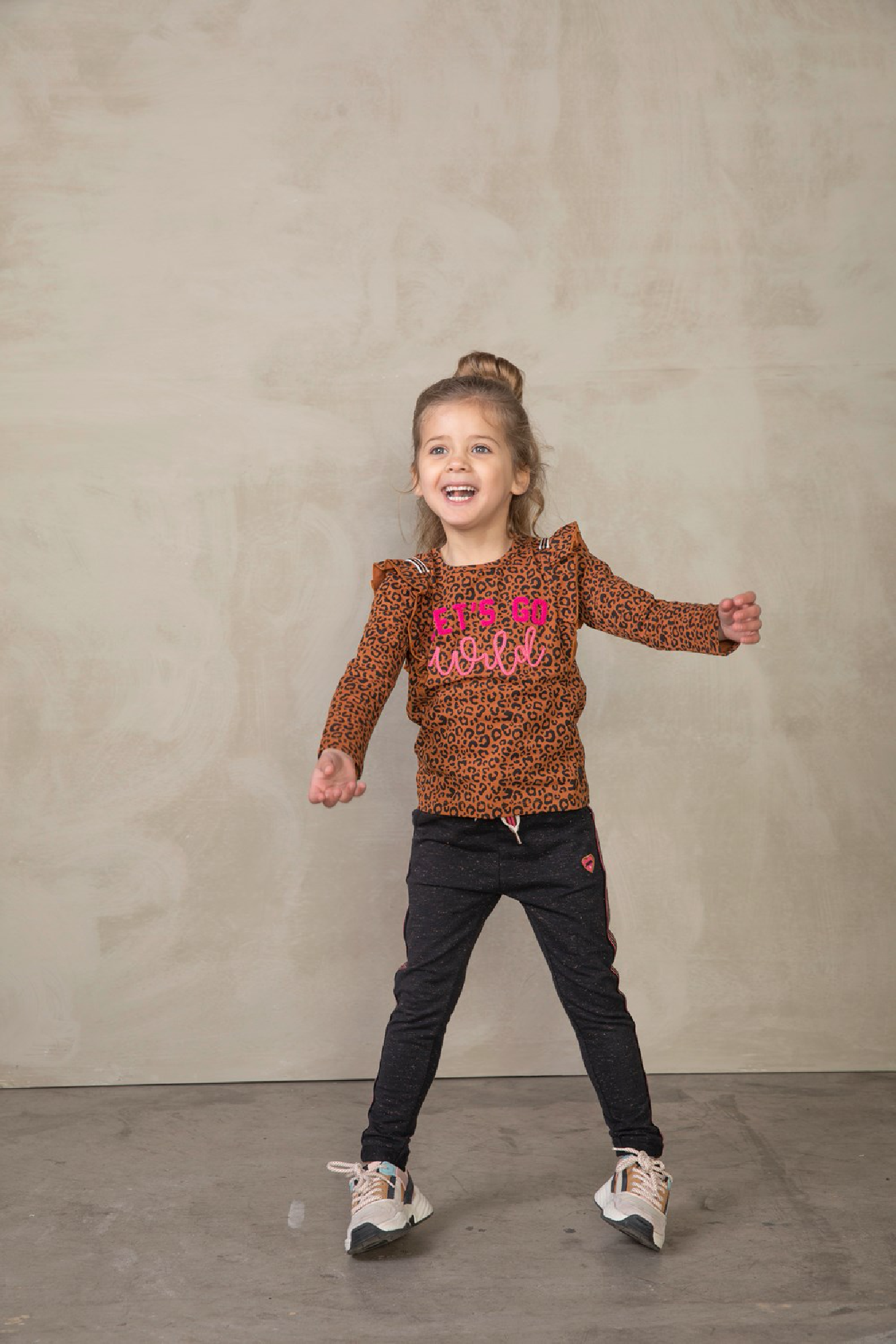 Meisjes Longsleeve AOP - Animal Attitude van Jubel in de kleur Bruin in maat 140.