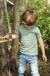 Jongens T-shirt ss van Koko Noko in de kleur Dusty green in maat 128.