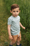 Jongens T-shirt ss long back van Koko Noko in de kleur Dusty blue in maat 128.