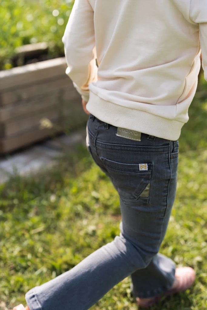 Meisjes Jeans flared van Koko Noko in de kleur Grey jeans in maat 128.