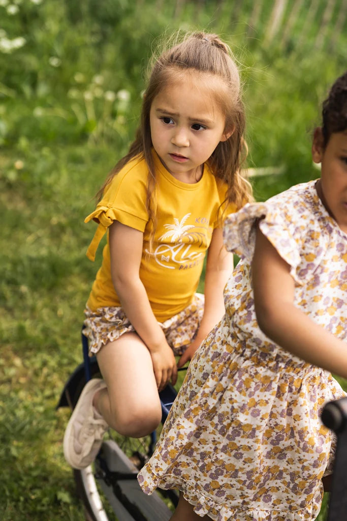 Meisjes T-shirt ss van Koko Noko in de kleur Ochre in maat 128.