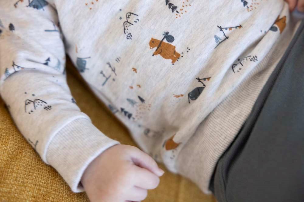 Babys Sweater AOP - Griddly Bear van Feetje in de kleur Grijs melange in maat 68.