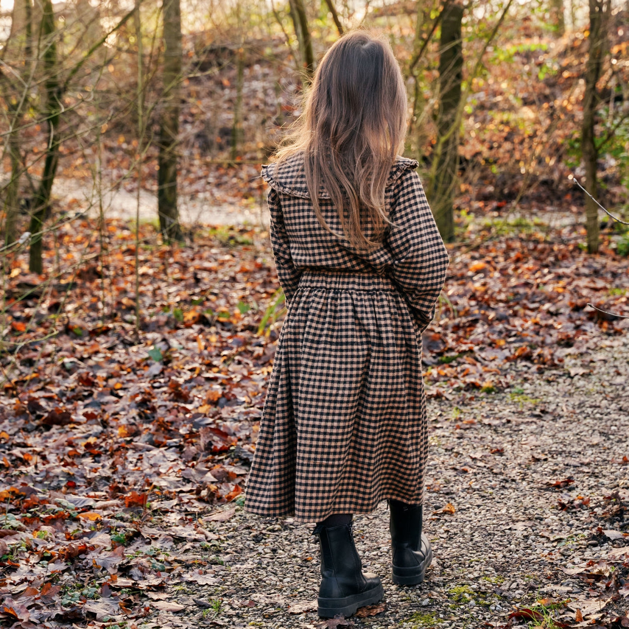 Meisjes Shirt lange mouw Saxon | Gwen van Your Wishes in de kleur Dark Brown in maat 134-140.