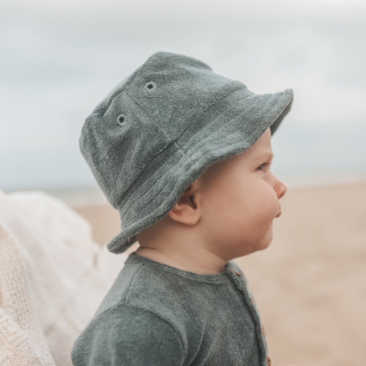 Jongens Bucket hat Towel | Alan van Your Wishes in de kleur Goblin Blue in maat 74-80.