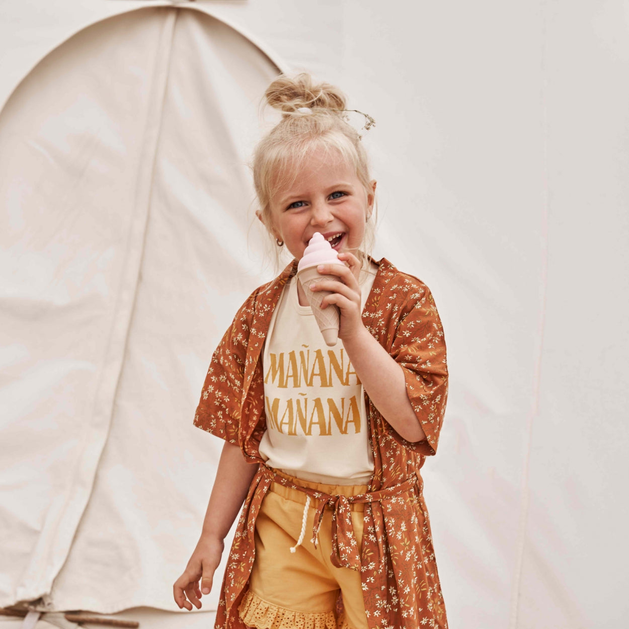 Meisjes Shorts Anglaise | Amira van Your Wishes in de kleur Golden Apricot in maat 134/140.